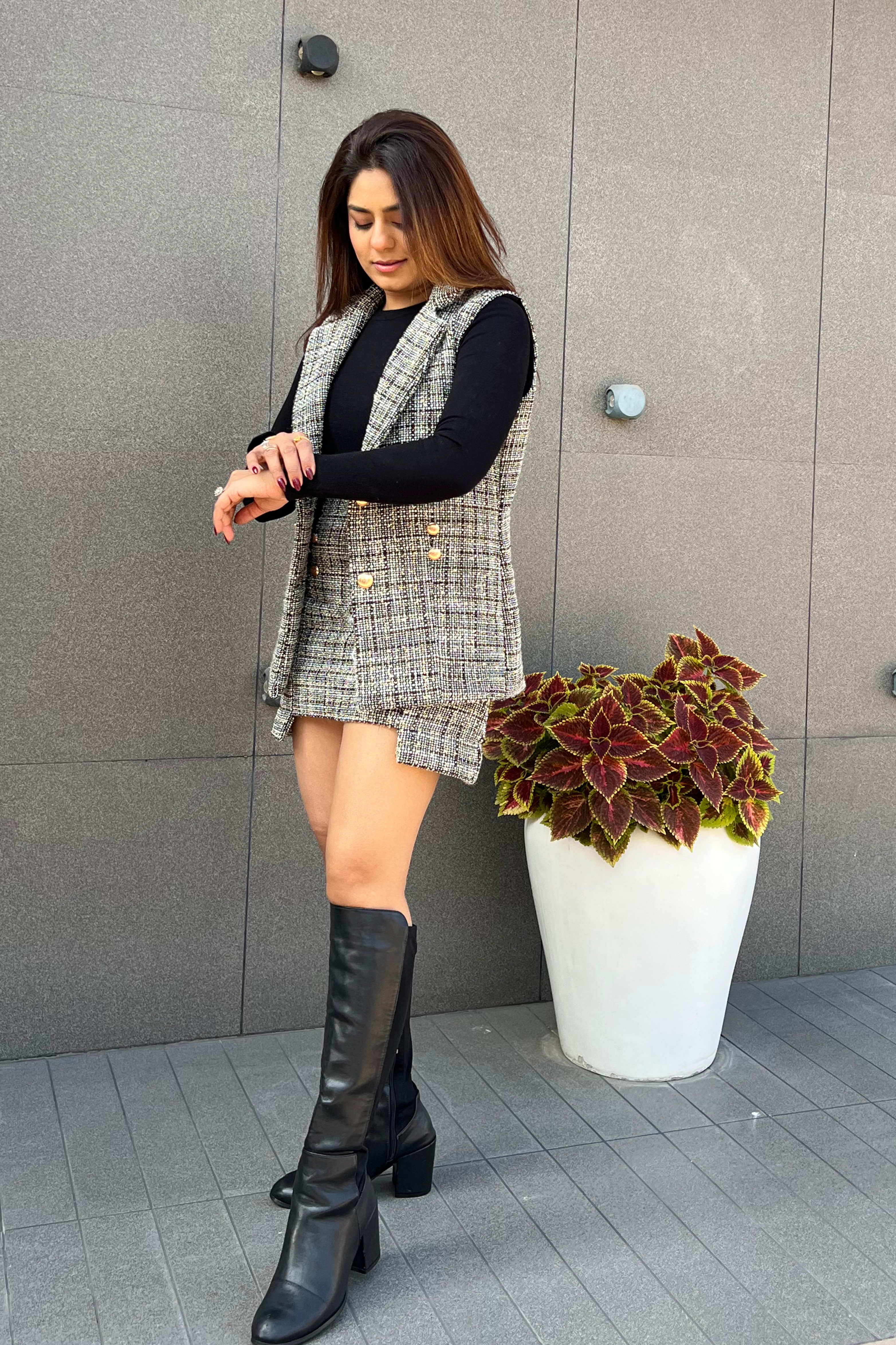 Sleeveless tweed jacket with Skirt
