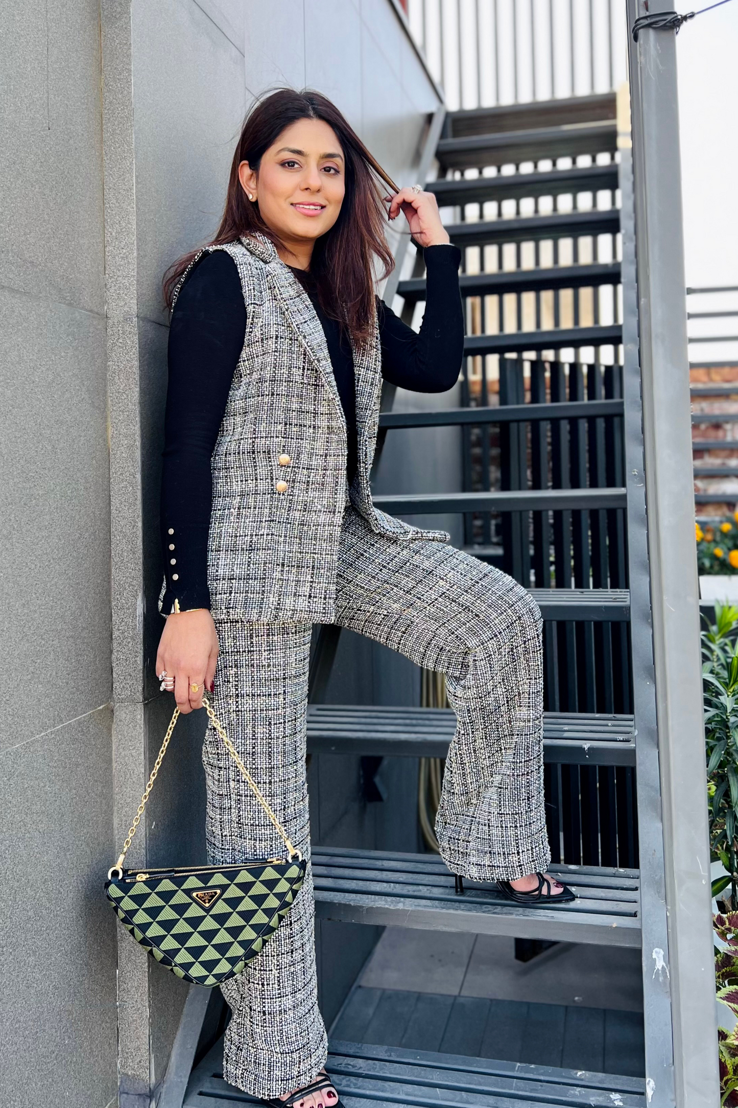 Sleeveless tweed jacket with Pants