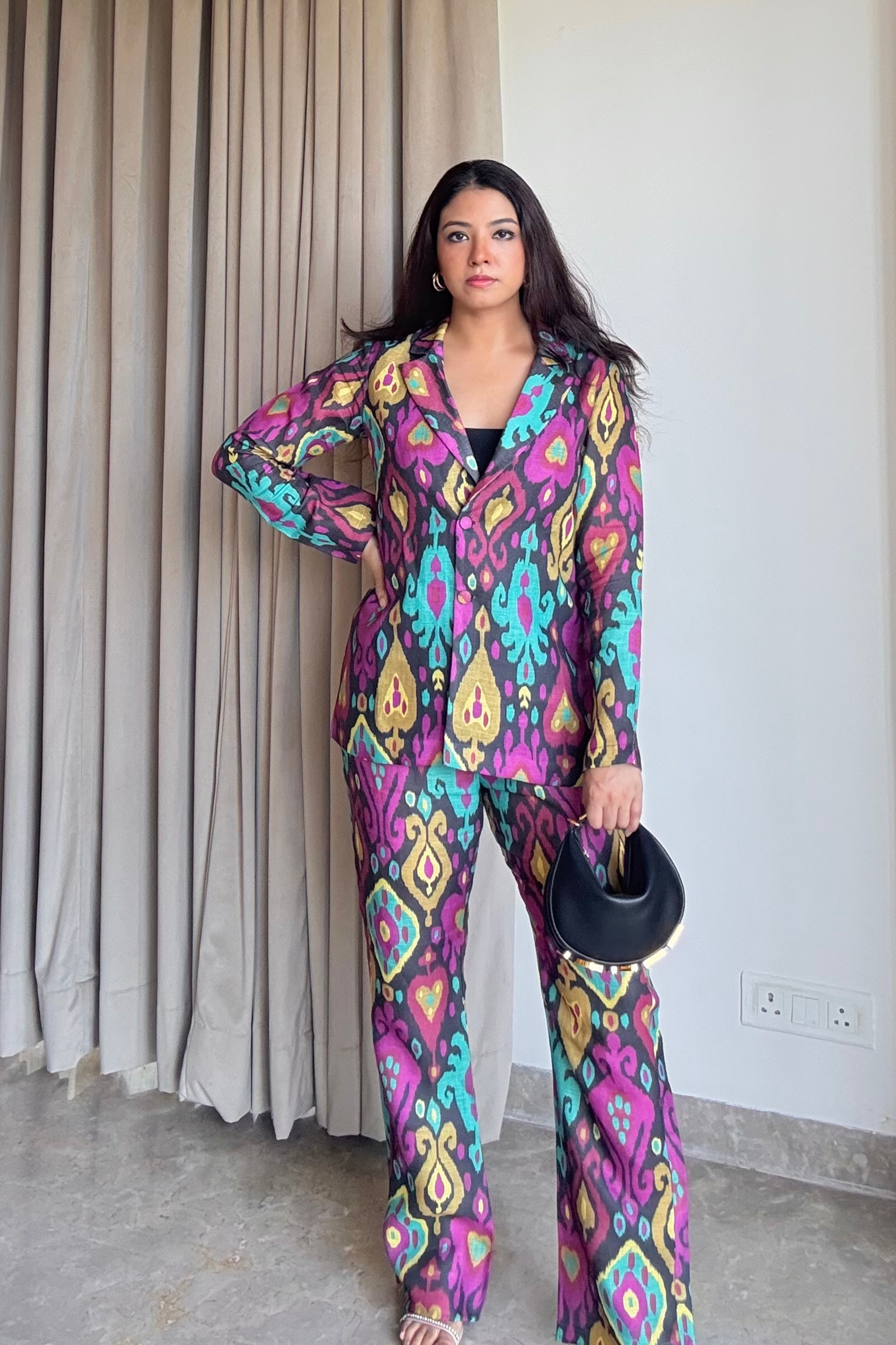 Noir black ikkat cord-set